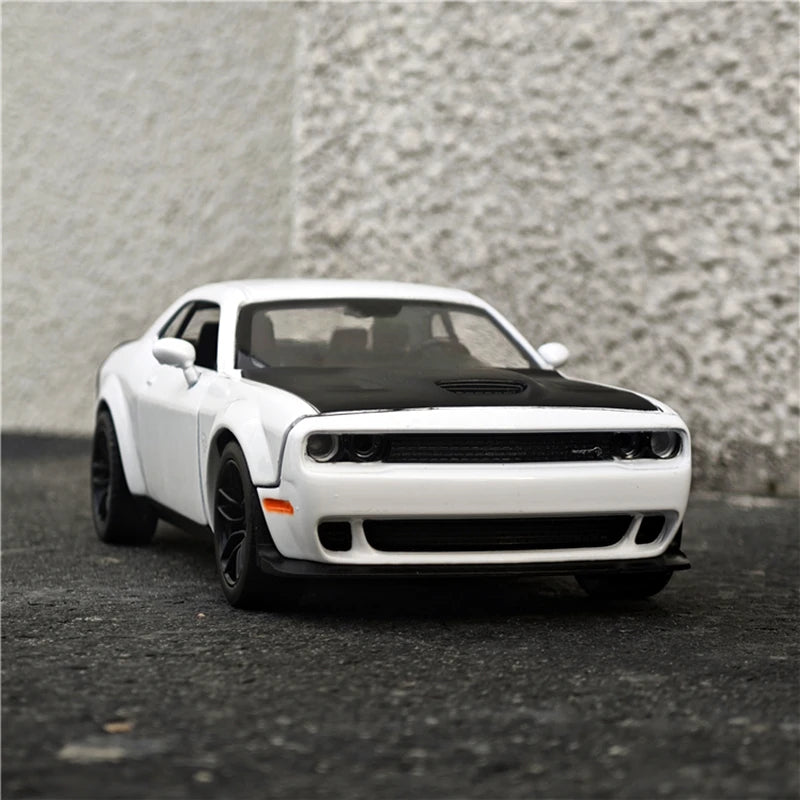 DODGE Challenger Hellcat SRT | 1:24 Scale